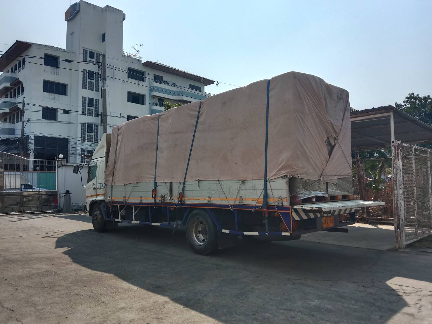 โชคบุญส่งรถรับจ้าง